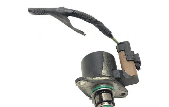 Ford Kuga I Fuel pressure regulator 28233373