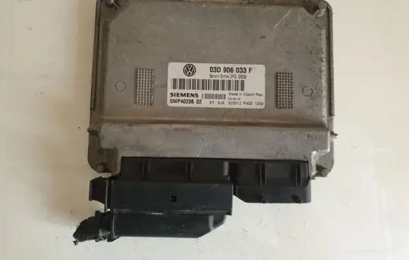 Volkswagen Polo IV 9N3 Engine control unit/module 03D906033F