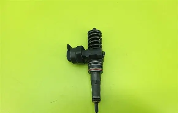Audi A4 S4 B5 8D Fuel injector 038130073F