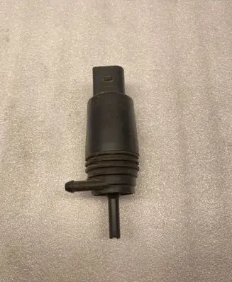 BMW 5 E39 Windscreen/windshield washer pump 8377612 23557610