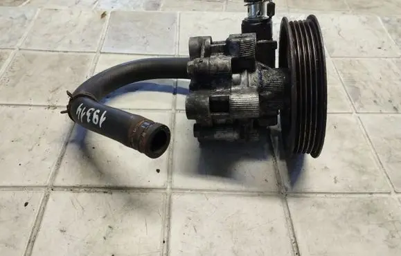 Toyota RAV 4 (XA20) Power steering pump 52020