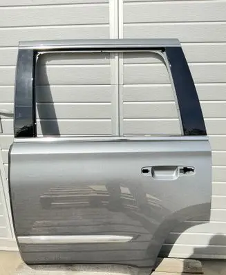 Cadillac Escalade IV Rear door 84305350