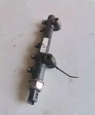 Volvo V40 Fuel main line pipe 9685297580 132730928 28497Z01