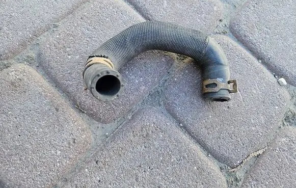 Opel Vivaro Engine coolant pipe/hose 19552R 65376