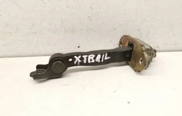 Nissan X-Trail T30 Front door check strap stopper