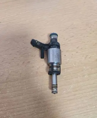 Audi A4 S4 B9 Fuel injector 06L906036K