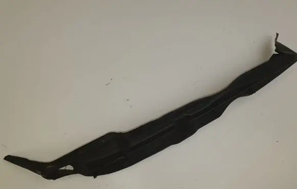 Mercedes-Benz C W203 Fender end trim A2038890425