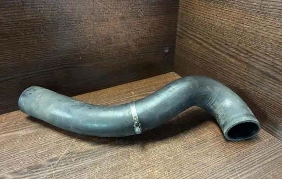 Engine coolant pipe/hose