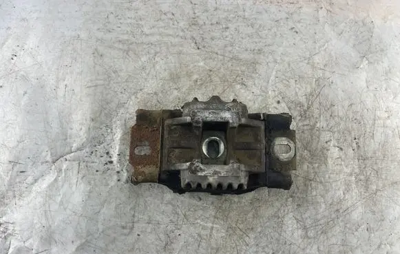 Ford Fiesta Engine mount bracket