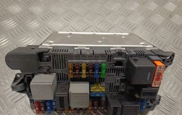 Mercedes-Benz E W211 Fuse module 2115453801