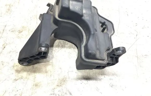 Vacuum air tank