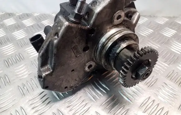Mercedes-Benz S W221 Fuel injection high pressure pump A6420700501 0445010145