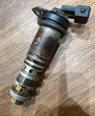 BMW 1 E81 E87 Camshaft vanos timing valve 7584115