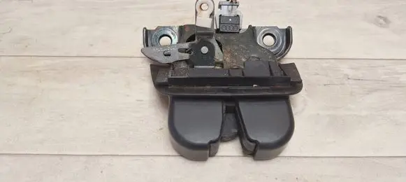 Audi A4 S4 B6 8E 8H Tailgate/trunk/boot lock/catch/latch 8E9827520