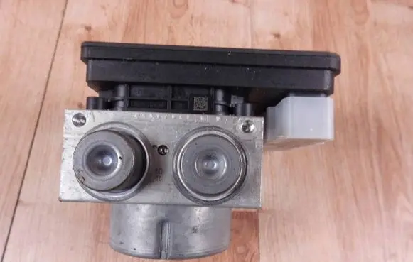 Volkswagen Golf VIII ABS Pump 5WA614517BD