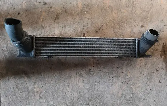 BMW 1 E81 E87 Intercooler radiator 3093796