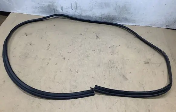 Dacia Spring Trunk rubber seal (body) 