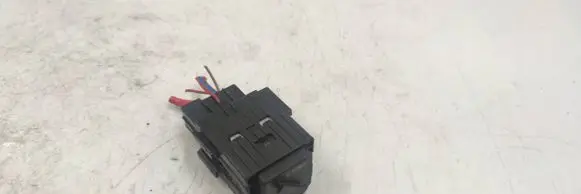 BMW 3 E92 E93 Other relay 081142b