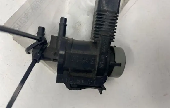 Audi A6 S6 C5 4B Turbo solenoid valve 1J0906283C