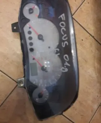 Ford Focus Speedometer (instrument cluster) 98AP10841bc 44ZU115