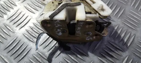 Mitsubishi Lancer Front door lock