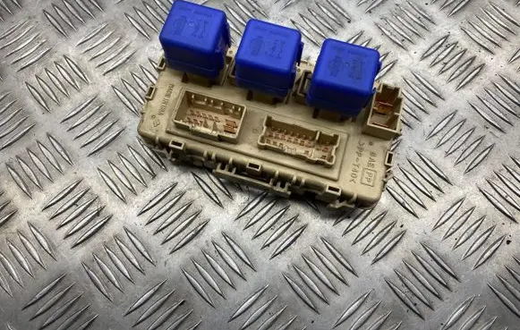 Nissan X-Trail T30 Fuse box set 20501111441 25230 79981