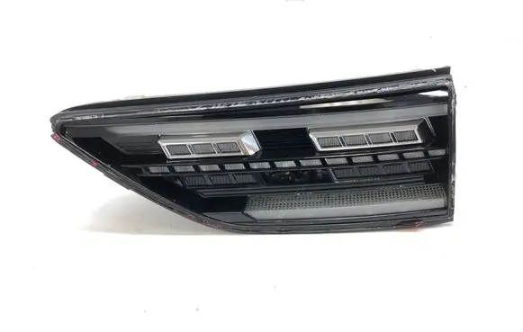Volkswagen Golf VIII Tailgate rear/tail lights 5H0945308 82000201