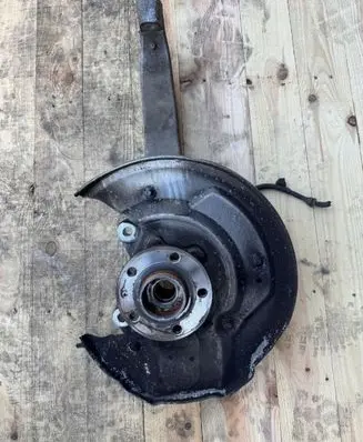 Volvo XC90 Front wheel hub spindle knuckle 32298139