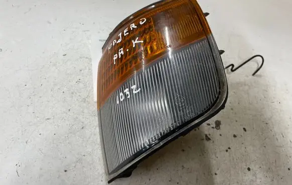 Mitsubishi Pajero Front indicator light 21037747