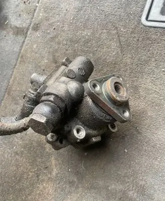 Audi A4 S4 B6 8E 8H Power steering pump