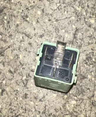 BMW 5 E39 Other relay 8373700 0136 V22134K59X312