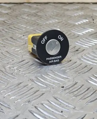 KIA Ceed Passenger airbag on/off switch 