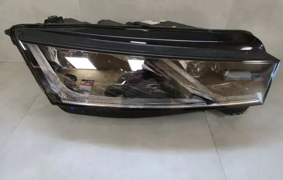 Skoda Octavia Mk4 Headlight/headlamp 5E4941016A 030111823400 LE18A6419