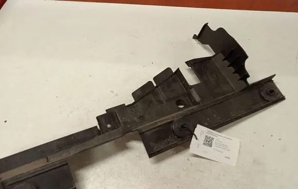 Volvo V50 Intercooler air guide/duct channel 3M5110B738B