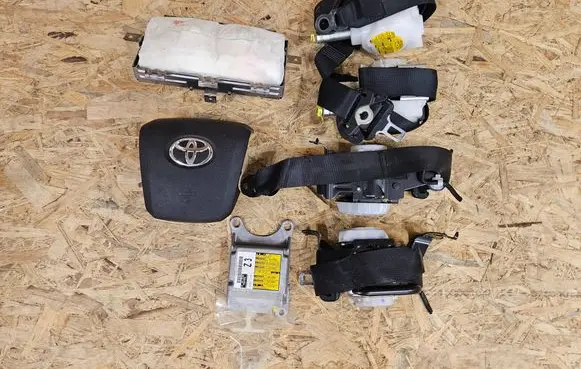 Toyota Prius (XW50) Airbag set 73220-47220-C2 73210-47280-C2