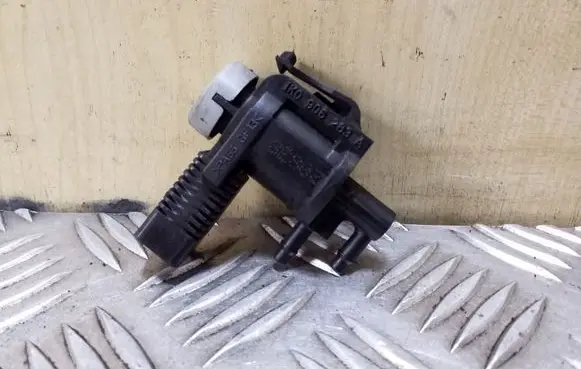Volkswagen PASSAT B7 Vacuum valve 1K0906283A