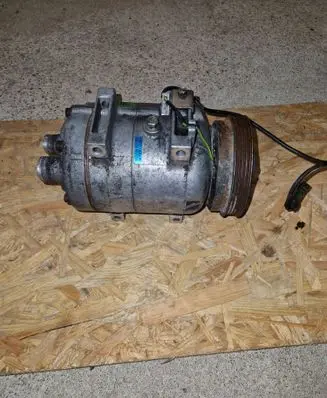 Volkswagen PASSAT B5.5 Air conditioning (A/C) compressor (pump) 8D0260805D 5060310781 871J252418