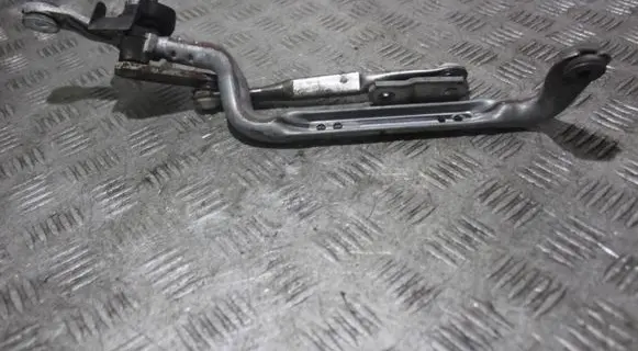 Toyota Yaris Front wiper linkage 