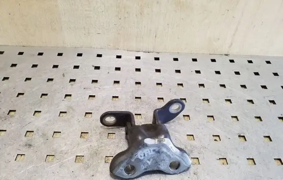Toyota Avensis T270 Rear door upper hinge