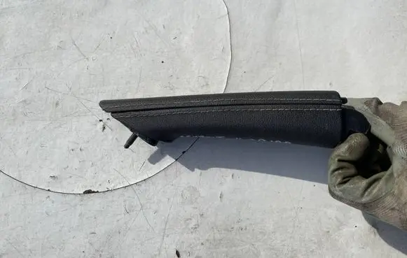Renault Kadjar Front door interior handle trim 