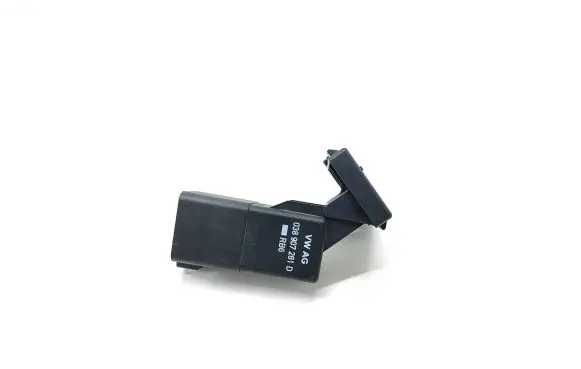 Skoda Superb B6 (3T) Glow plug pre-heat relay 038907281D
