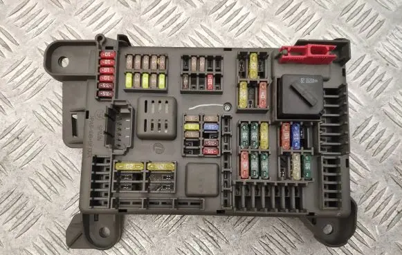 BMW X6 E71 Fuse module 70492621 518954021A