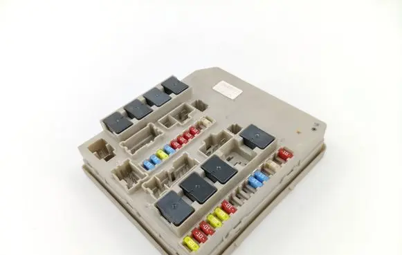 Renault Clio III Fuse module 902663A