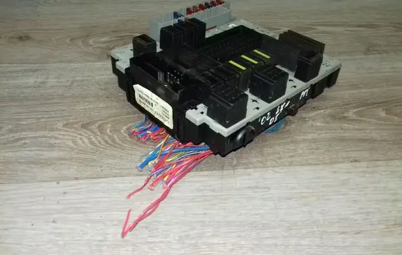 Volvo S80 Fuse module 8688153 8645729