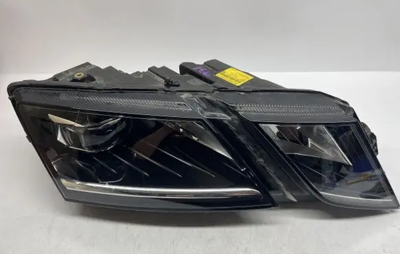Skoda Octavia Mk1 (1U) Headlight/headlamp 5E1941016D