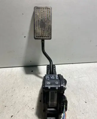 Honda CR-V Accelerator throttle pedal 31308J20