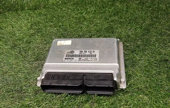 Volkswagen PASSAT B5.5 Engine control unit/module ECU 4B0906018DA 0261207931