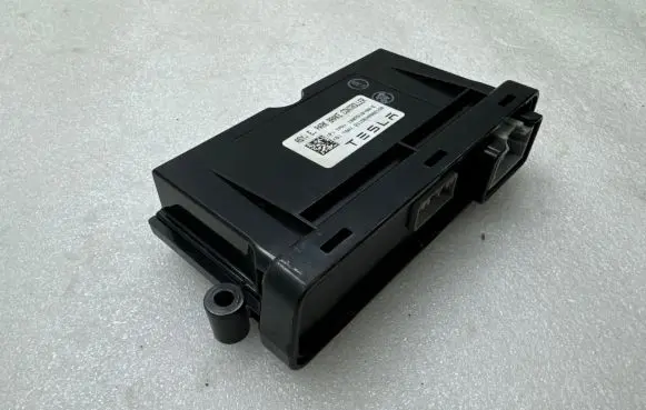 Tesla Model S Hand brake control module 100761800E 2115FK0002150