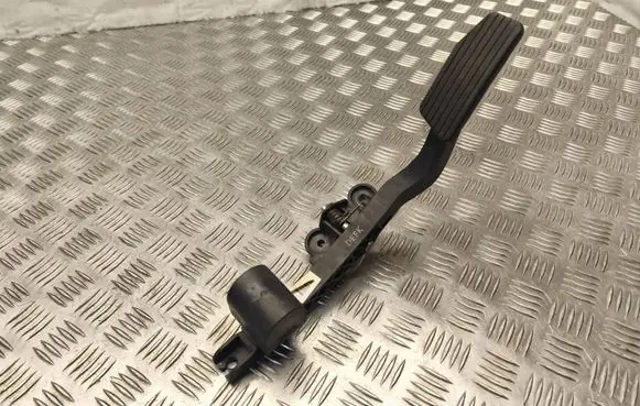 Hyundai Tucson JM Accelerator throttle pedal 327652E200 PA66GF35 327262E100