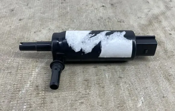 BMW 5 F10 F11 Headlight washer pump 7217792